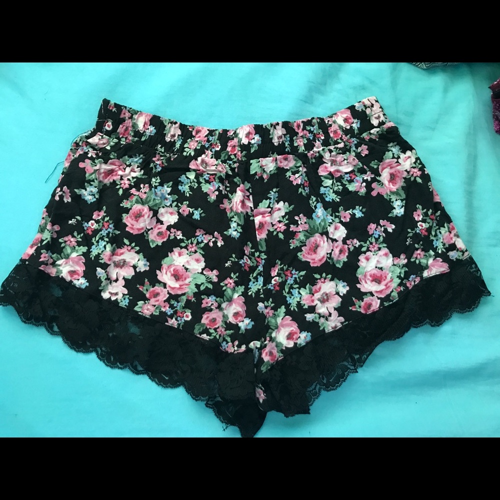 Floral Lace shorts